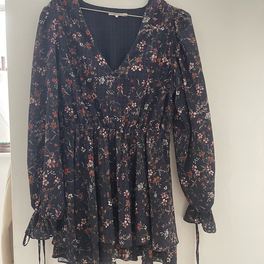 Tularosa x REVOLVE Deedee Dress in Navy Floral - Picture 2 of 5